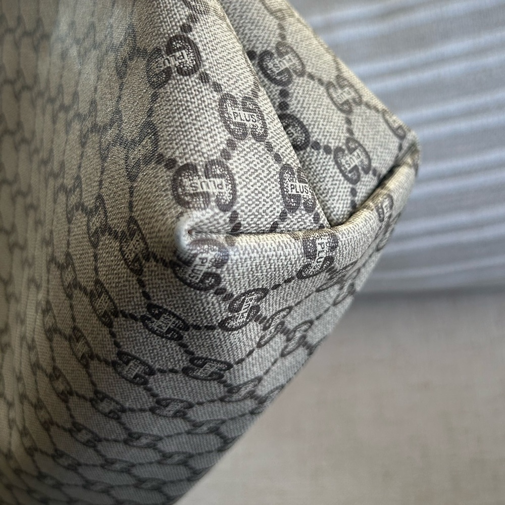 Gucci Beige Monogram Tote with Red and Green Handles - Picture 7 of 10